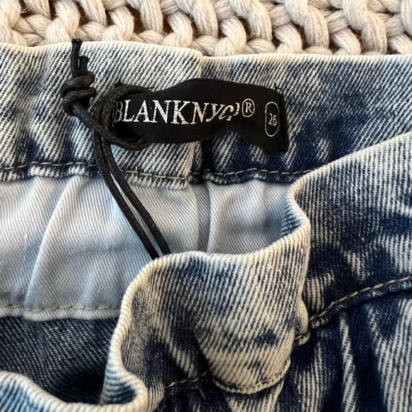 NWT Blank NYC Denim Acid Wash Paper Bag Shorts - Picture 8 of 12